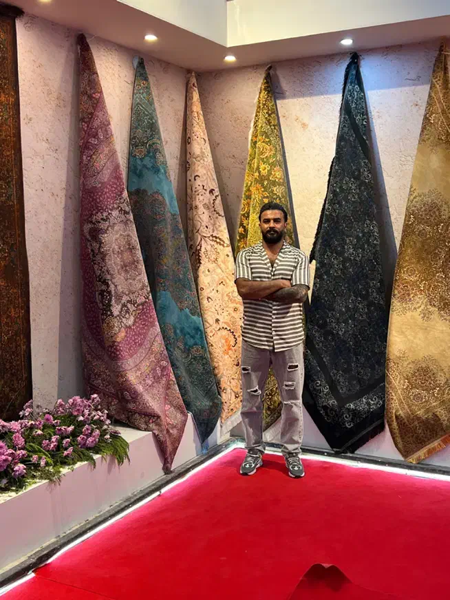 فرش ابریشمی خاص|فرش|شیراز, شهرک بهار|دیوار