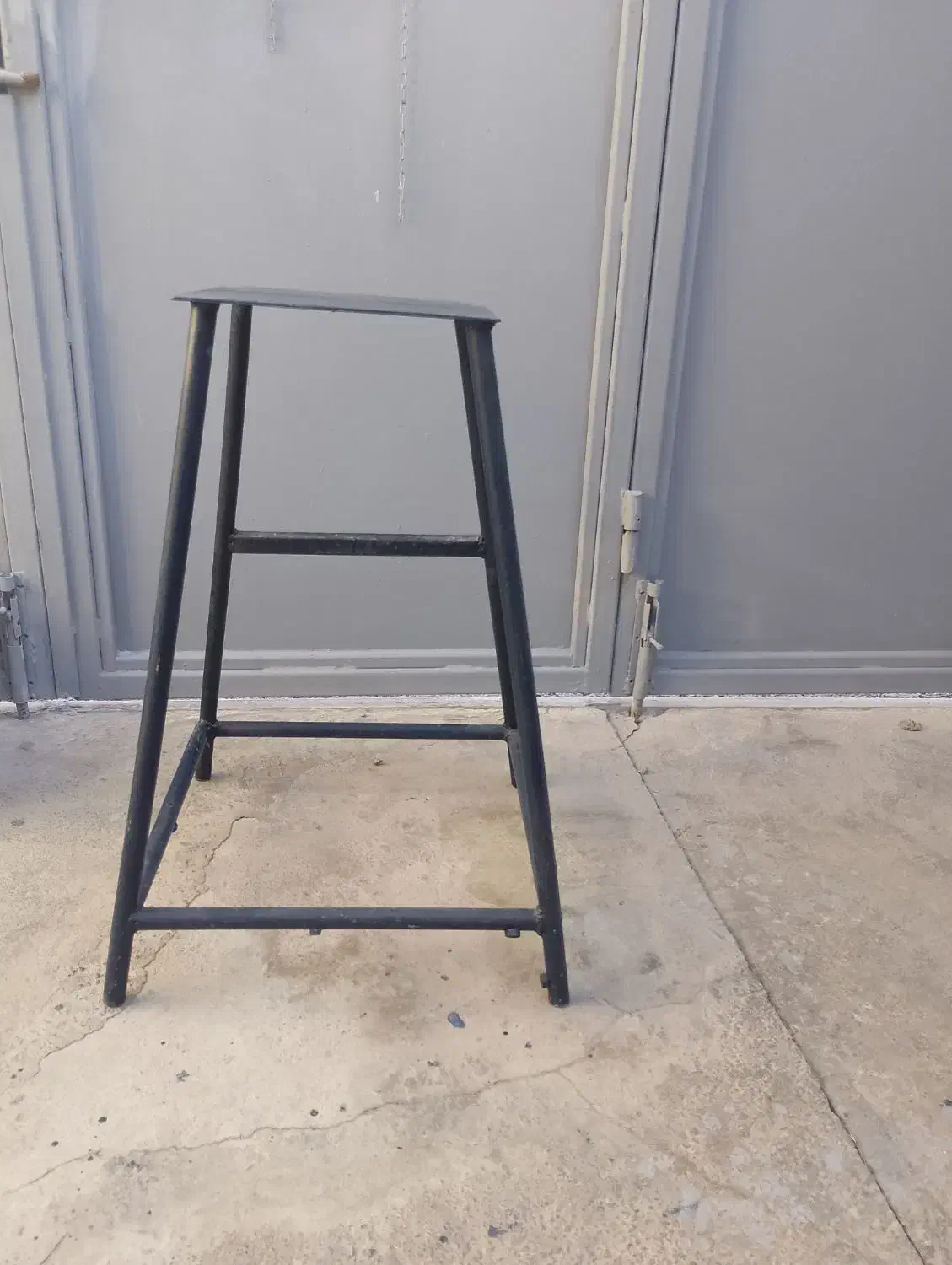 یک عدد چهار پایه کوچیکه سبک مرغوب نو|صندلی و نیمکت|کرمانشاه, |دیوار