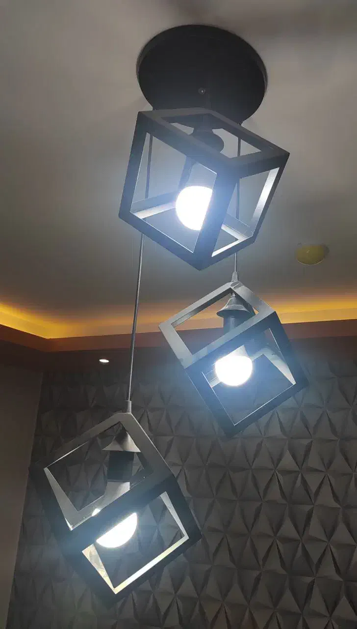 لوستر مدرن سه شعله مکعبی|لوستر و چراغ آویز|اصفهان, شفق|دیوار