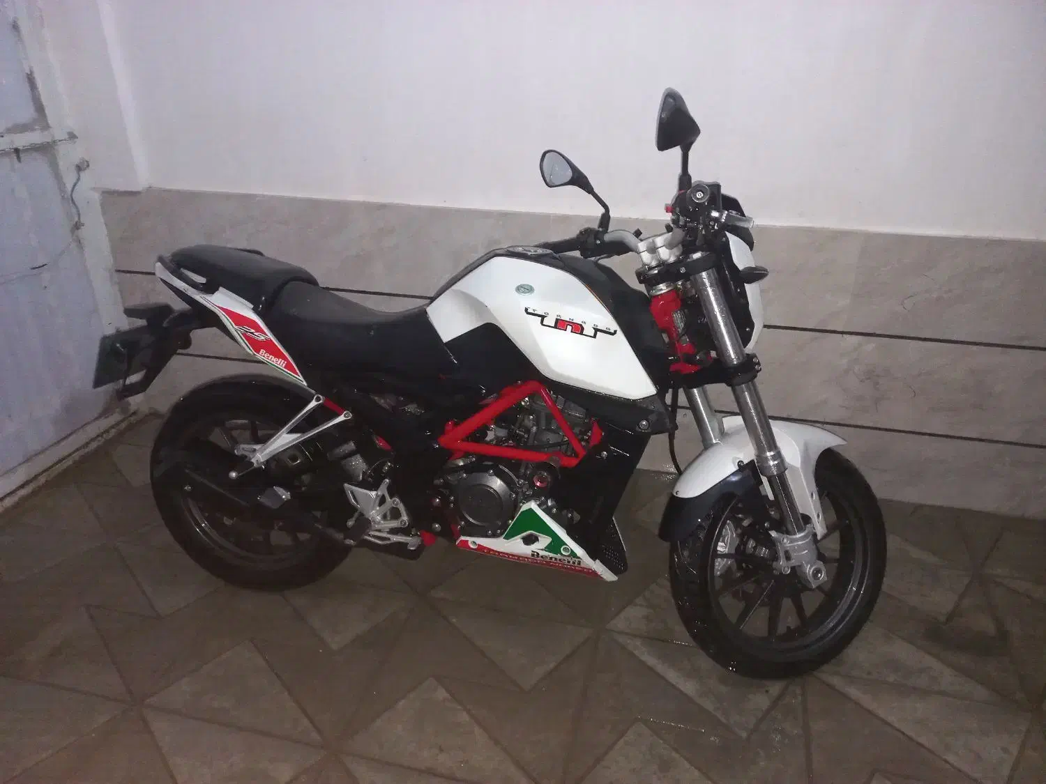 بنلی ۲۵۰ تک سیلندر مدل۹۸ کم کار|موتورسیکلت|نیشابور, هفده شهریور|دیوار