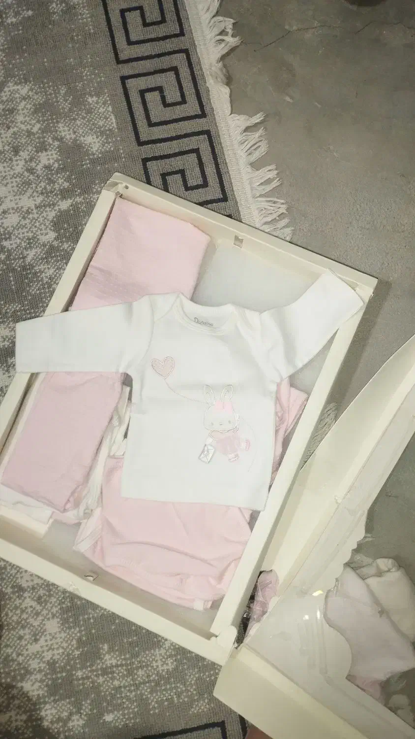 کالسکه نو خیلی تمیز با لباس ۱۹ تیکه نو|کالسکه و لوازم جانبی|کرمانشاه, |دیوار