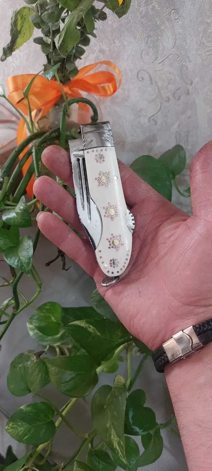 چاقوکلکسیونی|کلکسیون اشیاء عتیقه|فولادشهر, B1|دیوار