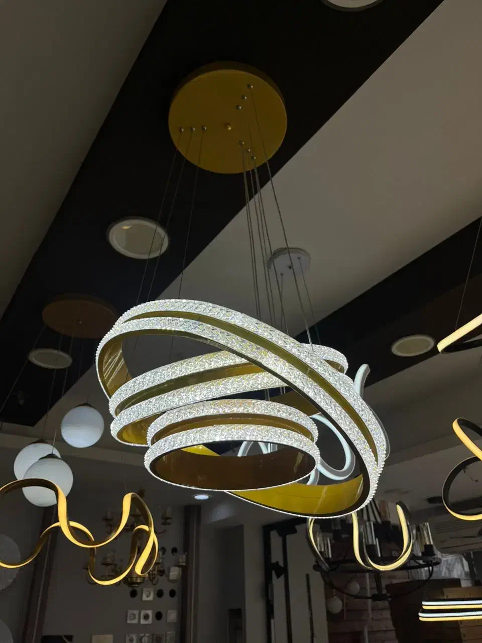 لوستر سه حلقه کریستالی|لوستر و چراغ آویز|تبریز, |دیوار