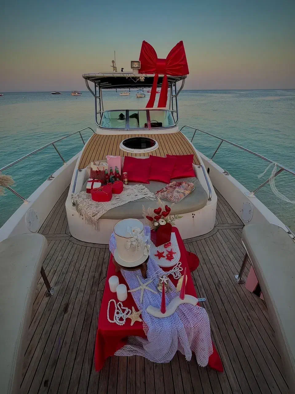 یات تفریحی(شناور)دیزاین ساحلی|خدمات پذیرایی، مراسم|کیش, |دیوار