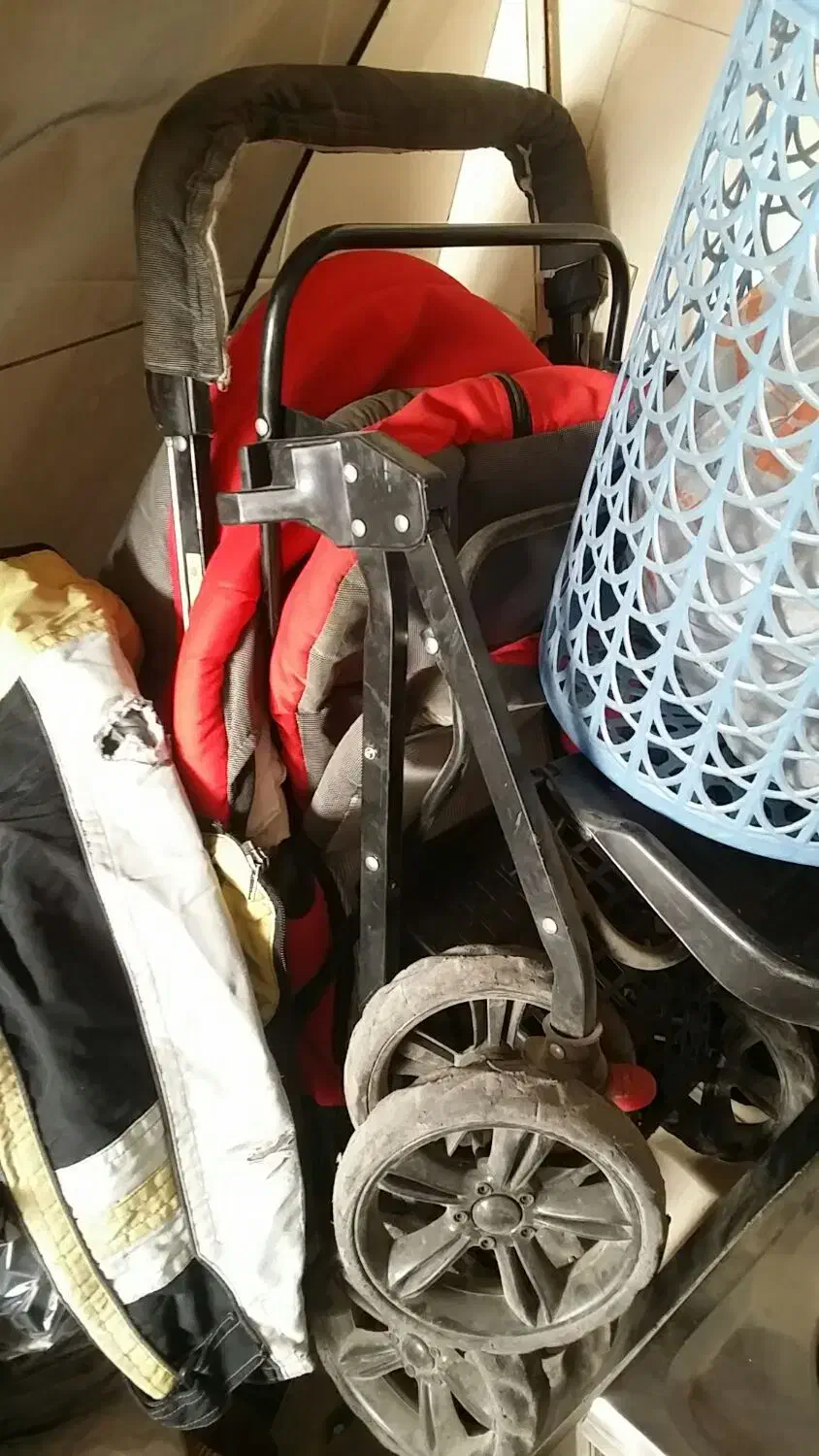 کالسکه بچه کاملا سالم.تاشو|کالسکه و لوازم جانبی|شیراز, گویم|دیوار
