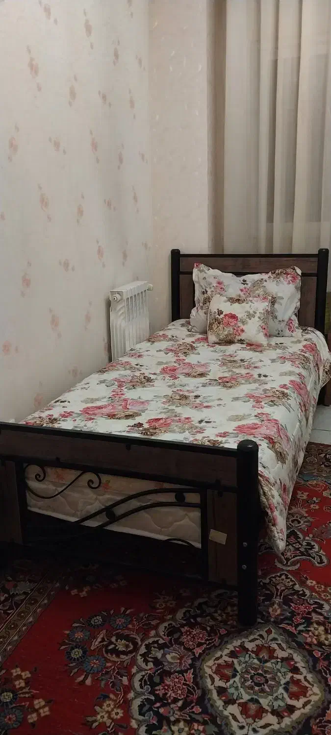 تخت یک نفره|تخت و سرویس خواب|تهران, گلستان (شهرک راه آهن)|دیوار