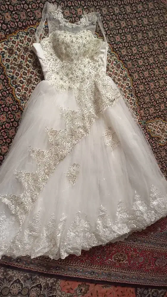 لباس عروس در حد|لباس|گالیکش, |دیوار