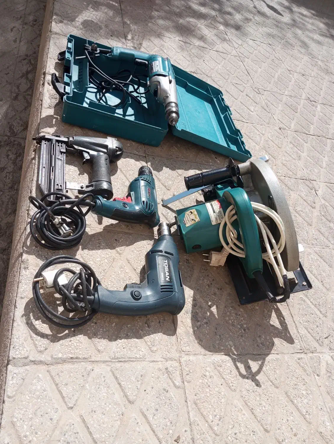 تعدادی ابزار و فارسی بر بامیز برش .|ابزارآلات|تهران, تهراننو|دیوار