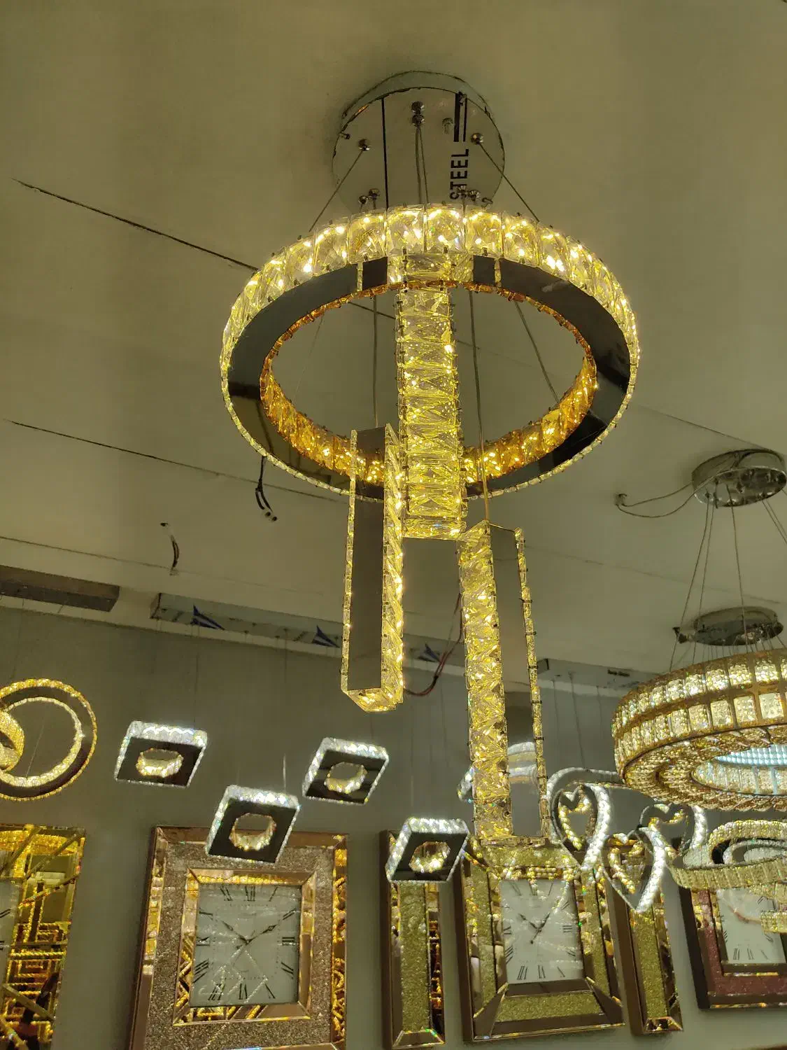 تولیدوفروش انواع لوسترهای مدرن و نئوکلاسیک|لوستر و چراغ آویز|کرج, کمالشهر|دیوار