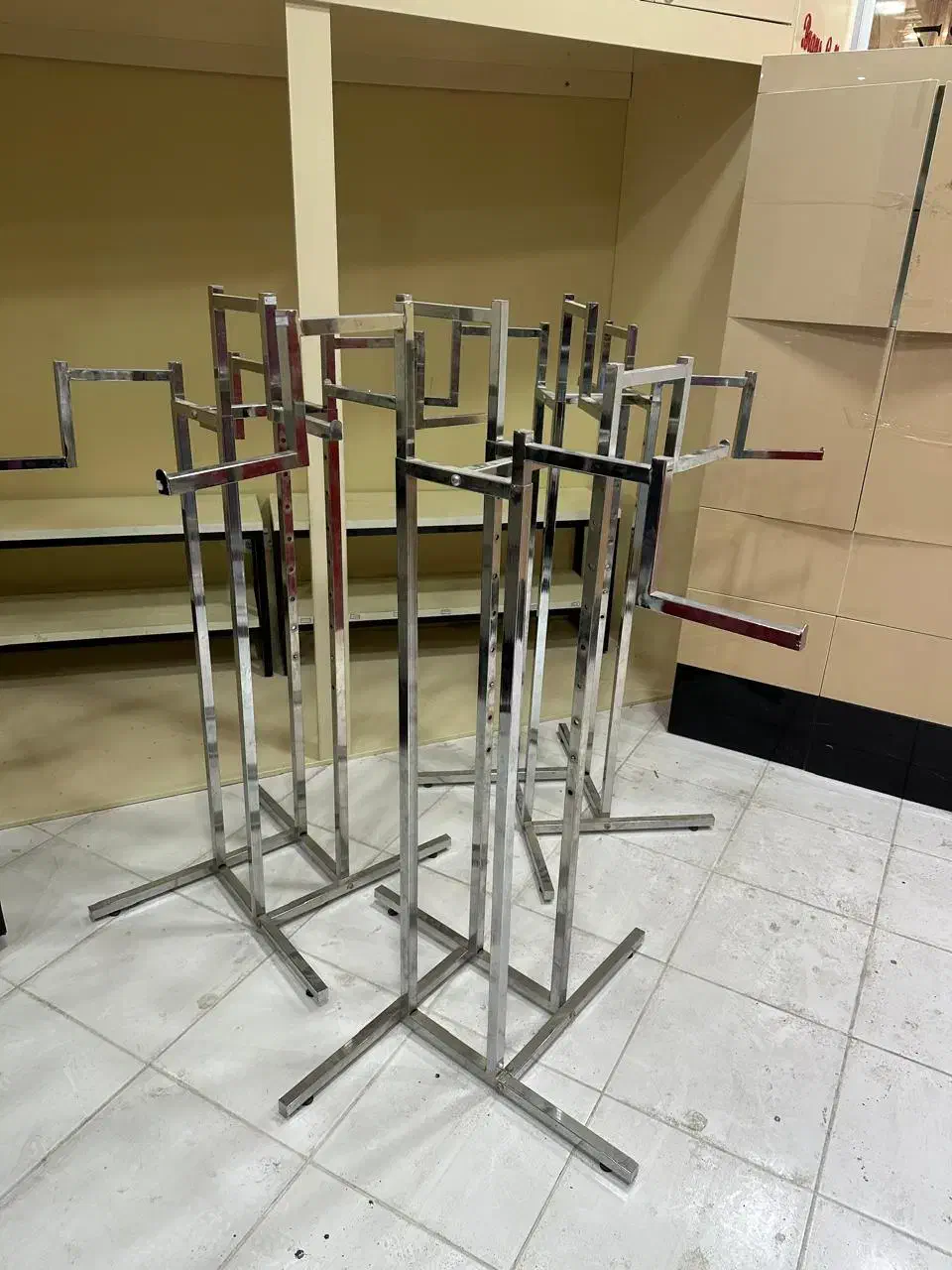 تجهیزات فروشگاهی مانکن زنانه و رگال|فروشگاه و مغازه|بندرعباس, |دیوار