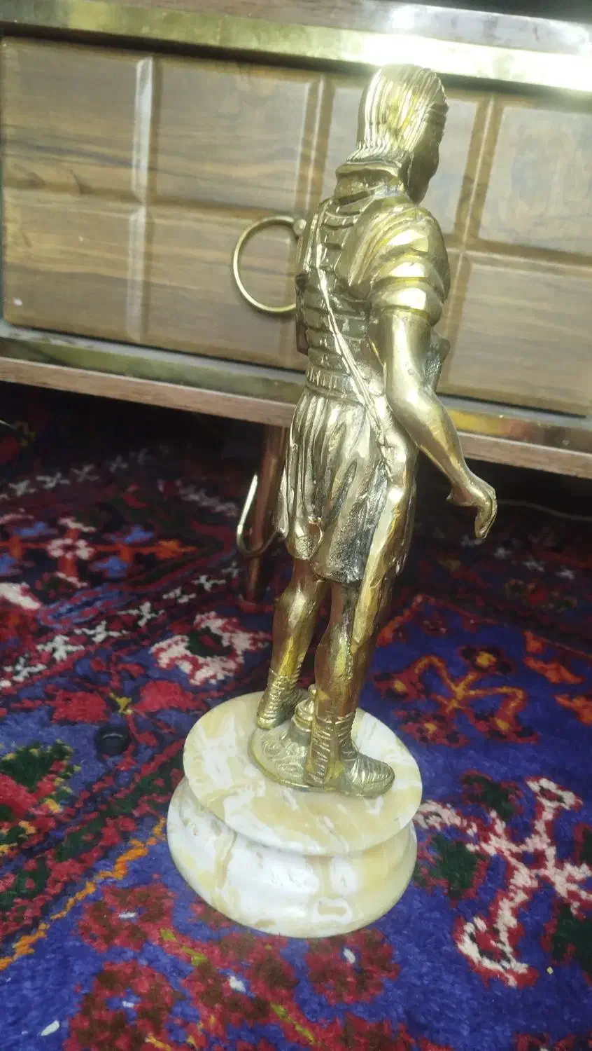 مجسمه سرباز برنزی|کلکسیون اشیاء عتیقه|باسمنج, |دیوار