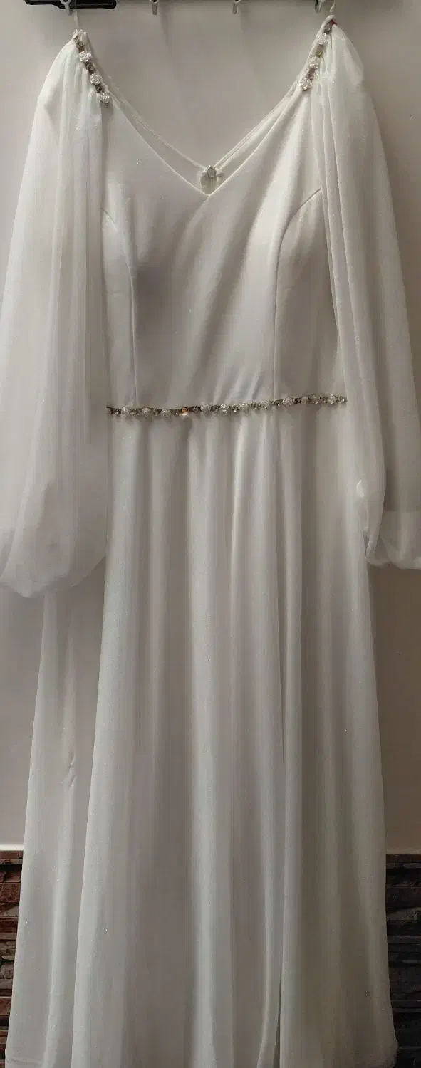 لباس مجلسی سفید|لباس|شیراز, قلعه نو|دیوار