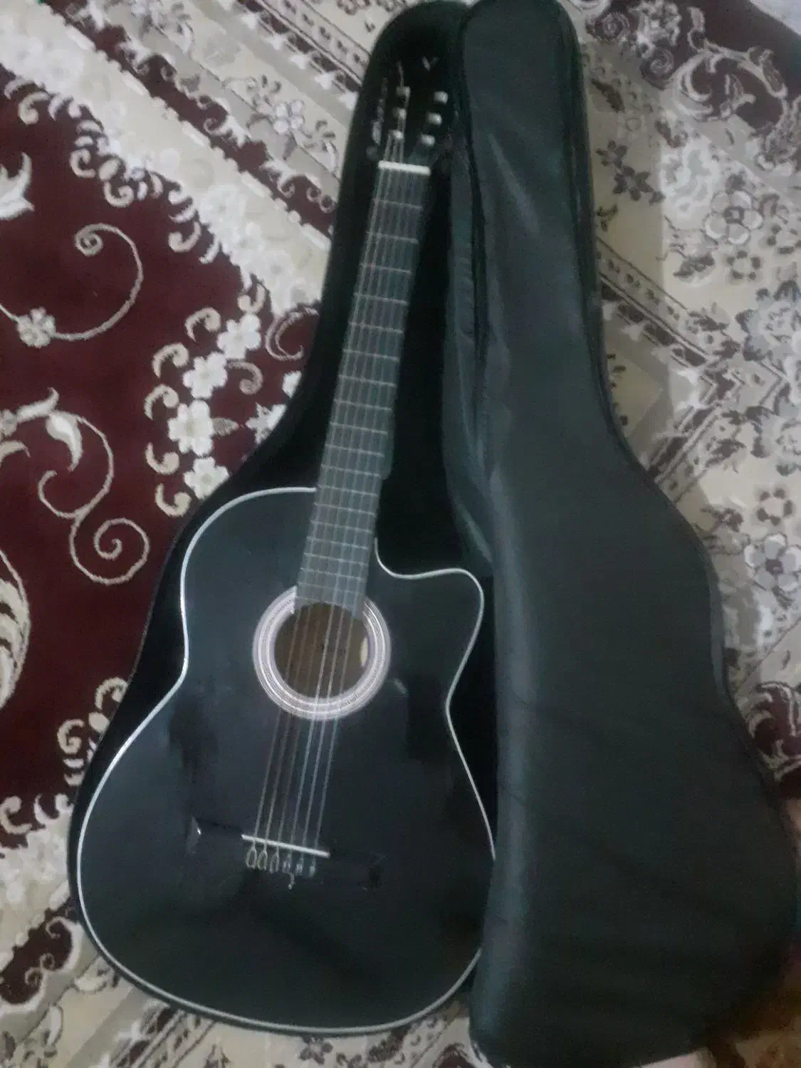 گیتار کاملا سالم و نو دکور بوده|گیتار، بیس، امپلیفایر|خان ببین, |دیوار