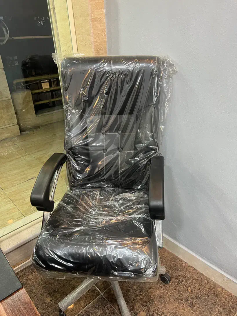 فروش میزوصندلی اداری|مبلمان اداری|لاهیجان, شیشه گران|دیوار