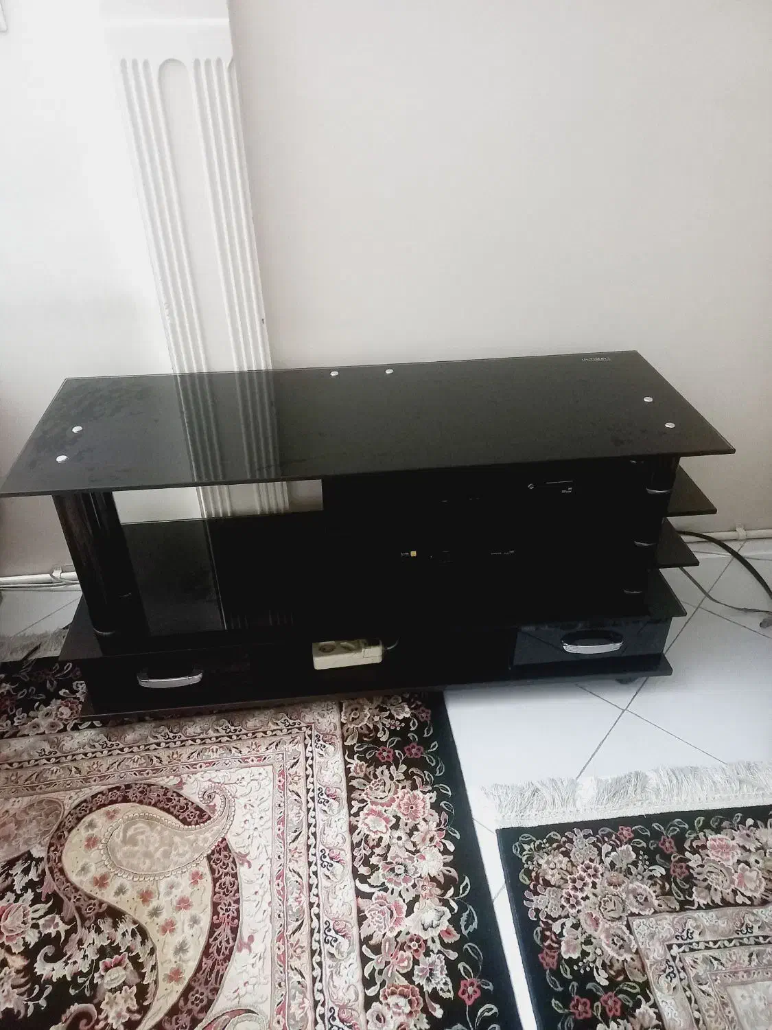 میز تلویزیون شیشه ای در حد نو|میز تلویزیون|تهران, فدک|دیوار