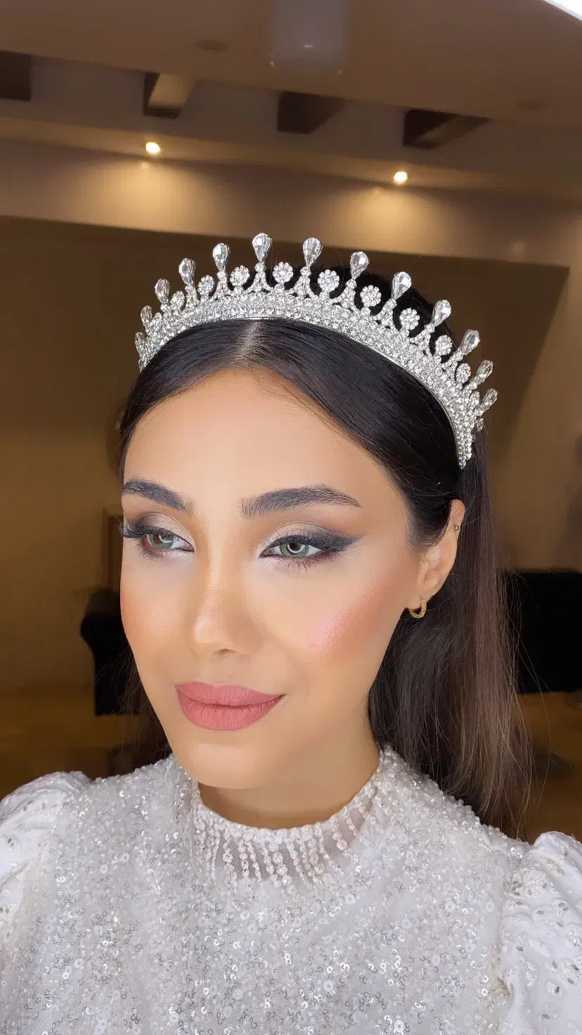 میکاپ و شنیونعروس با تیم حرفه ای|خدمات آرایشگری و زیبایی|گرگان, |دیوار