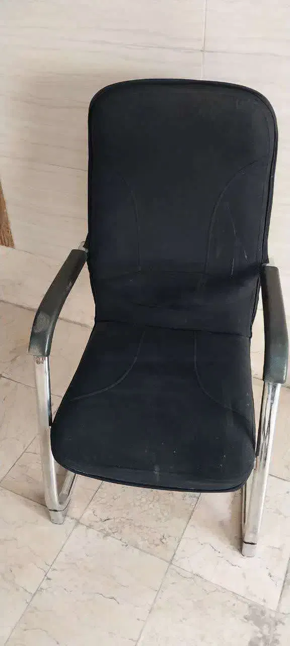 تعدادی صندلی و مبل دست دوم در حد نو|مبلمان اداری|تهران, خاک سفید|دیوار