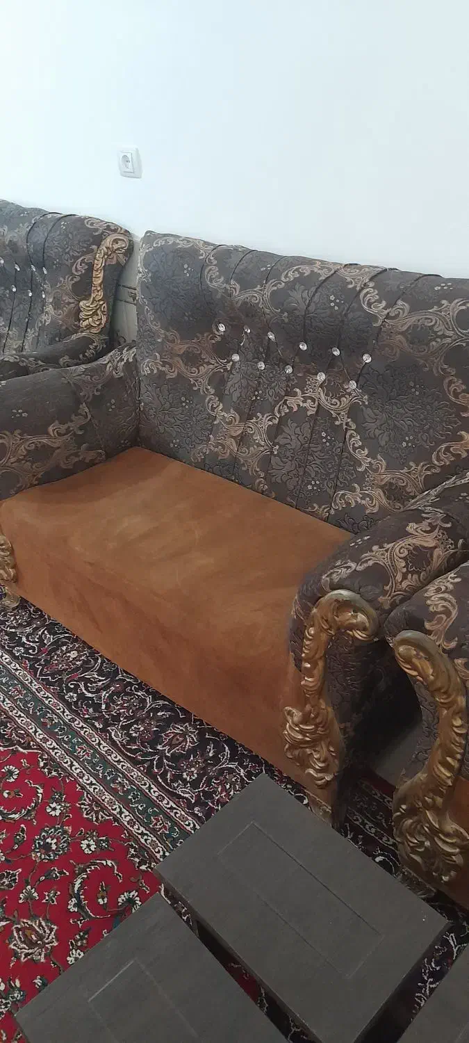 مبل ۷ نفره و میز عسلی سالم قیمت خیلی خوب|مبلمان خانگی و میز عسلی|کاشان, ولیعصر|دیوار