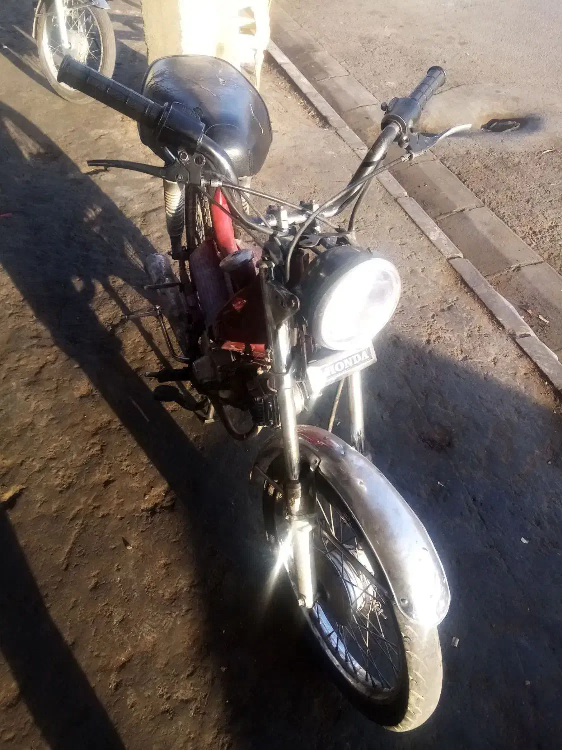 دو عدد هندا ۷۰ مشکی و قرمز|موتورسیکلت|قم, چهل درخت|دیوار