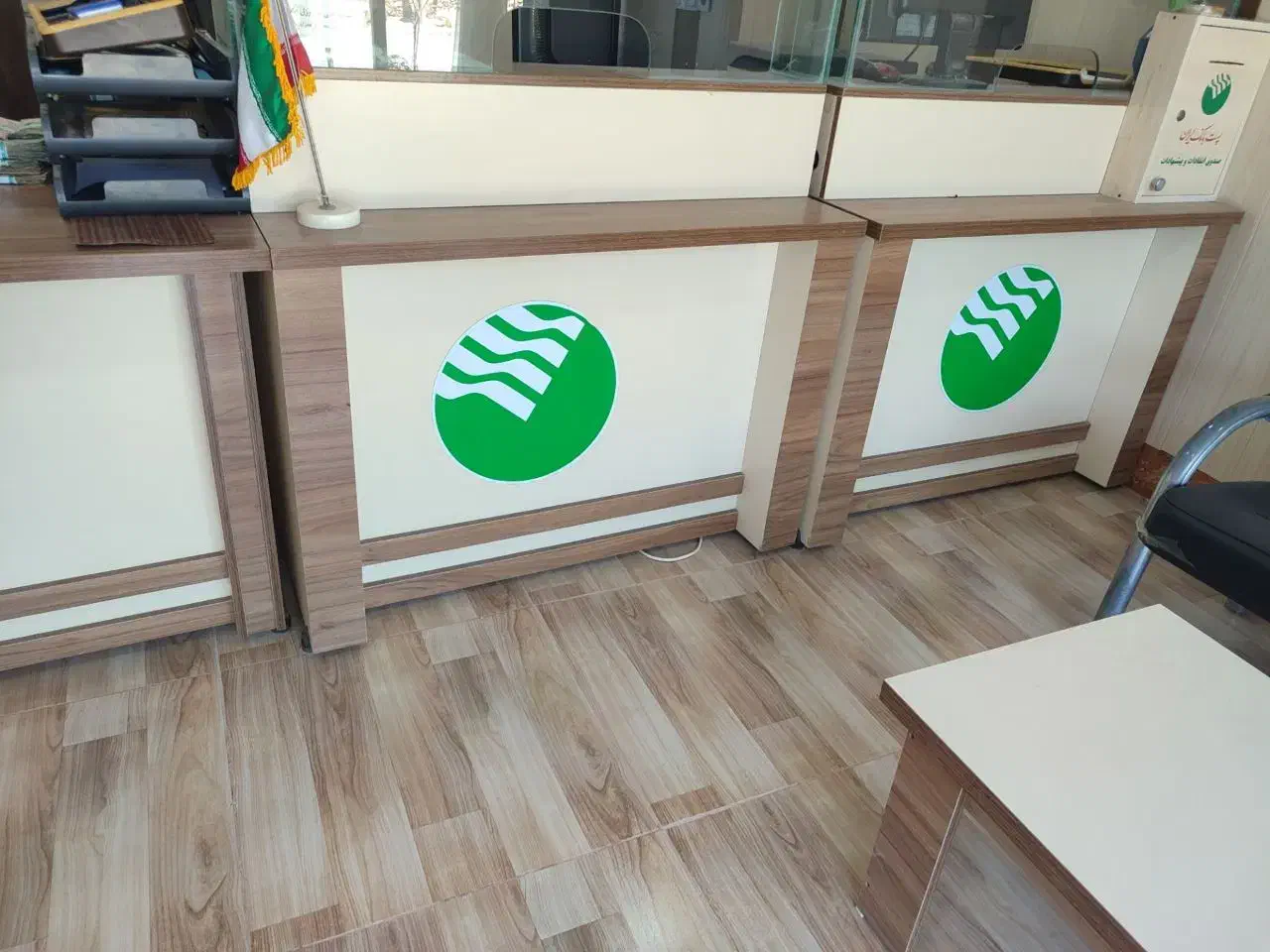 دو عدد میز کانتر با شیشه .|مبلمان اداری|شیروان (خراسان), |دیوار