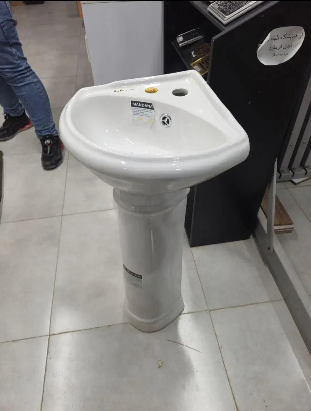 پخش روشویی کنجی کوچک جنس درجه یک عالی بسیار شیک|مصالح و تجهیزات ساختمان|ساوه, |دیوار