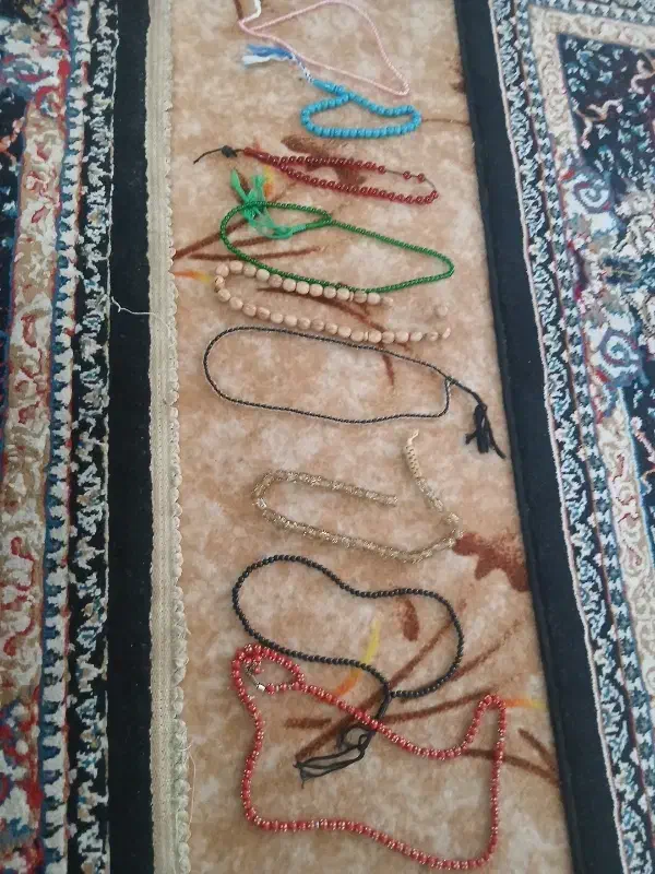 تسبیح|زیورآلات و اکسسوری|رباط‌کریم, رباط‌کریم|دیوار