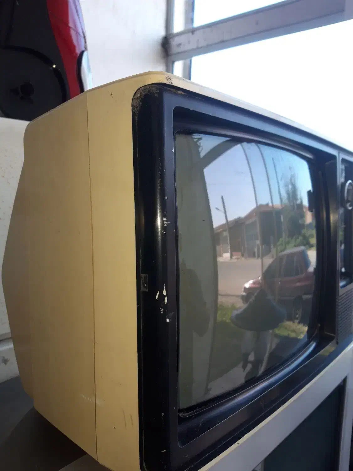 تلوزیون ژاپن|تلویزیون و پروژکتور|صومعهسرا, |دیوار