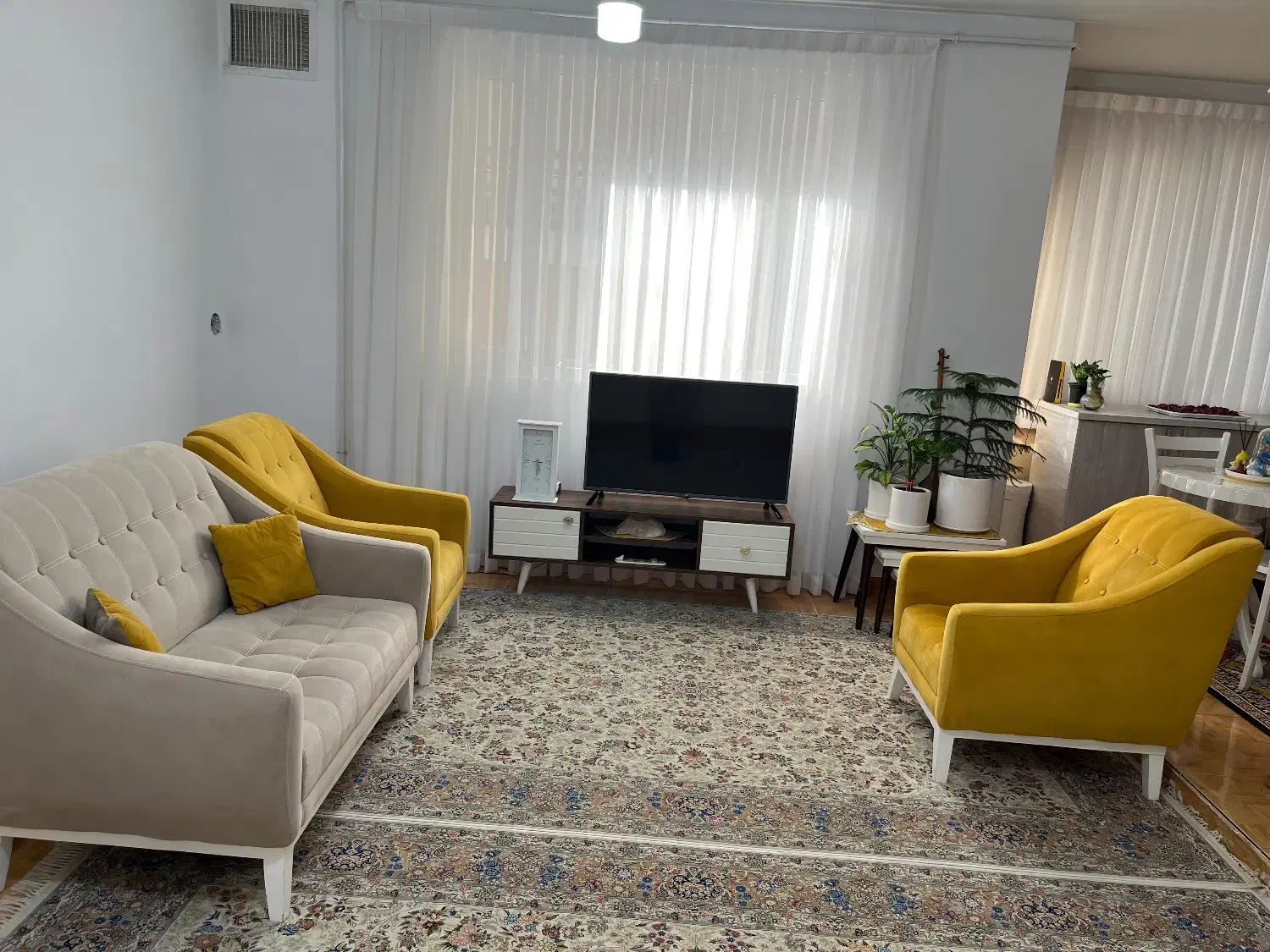 مبل راحتی در حد نو|مبلمان خانگی و میز عسلی|سنندج, |دیوار