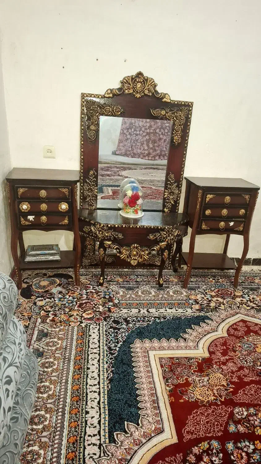 فروش آینه وکنسولِ  ودوتاپاتختی همراه باساعت زیبا|مبلمان خانگی و میز عسلی|نورآباد ممسنی, |دیوار