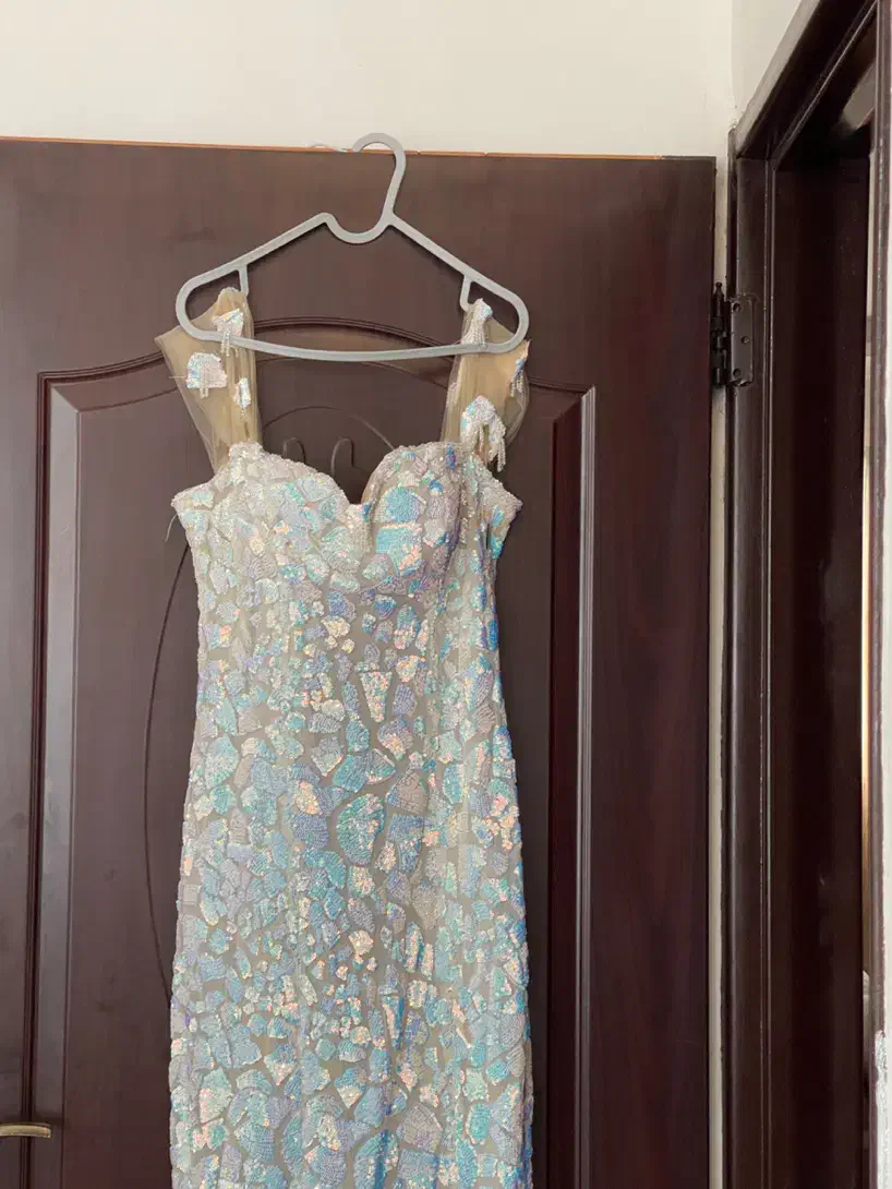 لباس مجلسی|لباس|رشت, جانبازان|دیوار