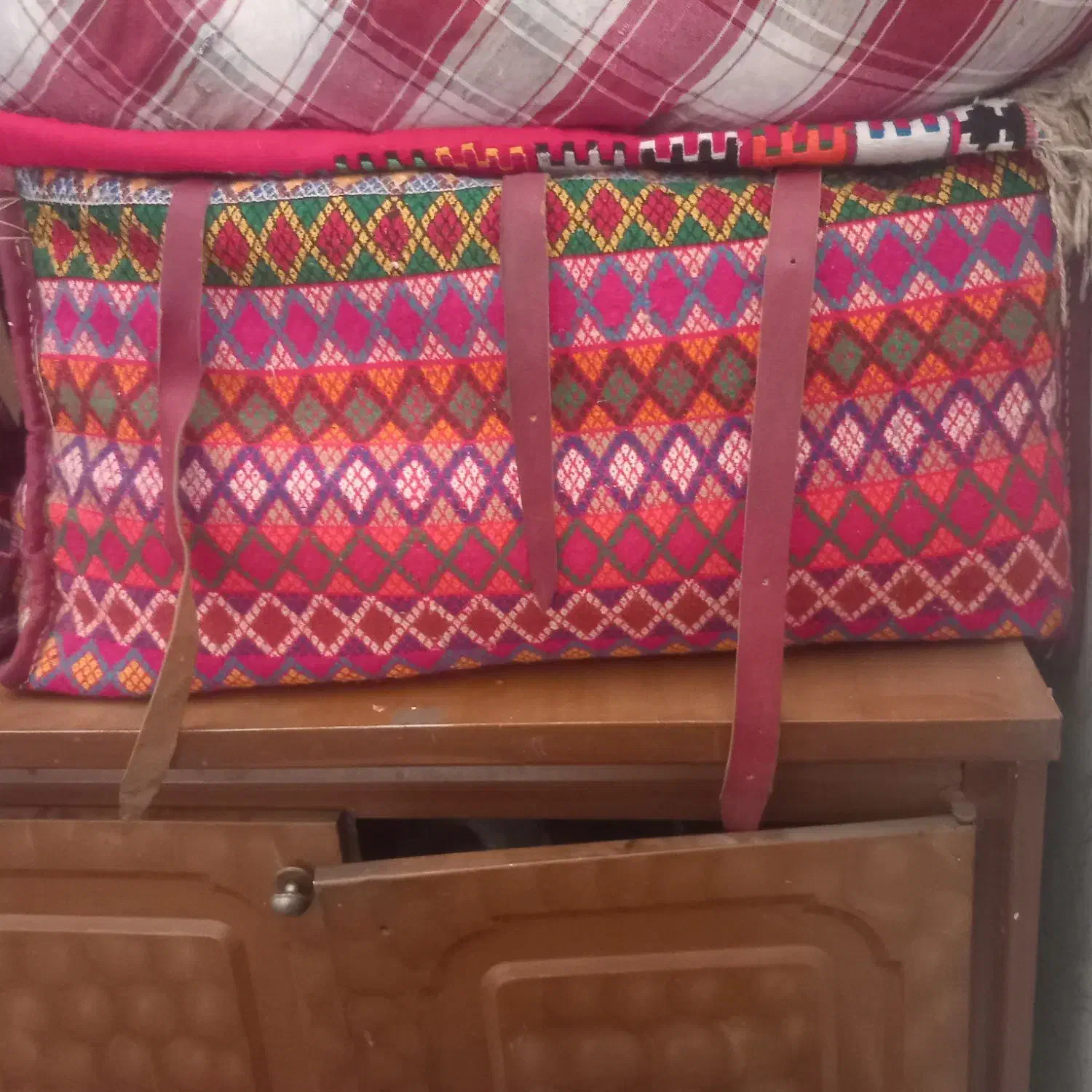 خوابگاه(مرفج)|فرش|شیراز, میانرود|دیوار