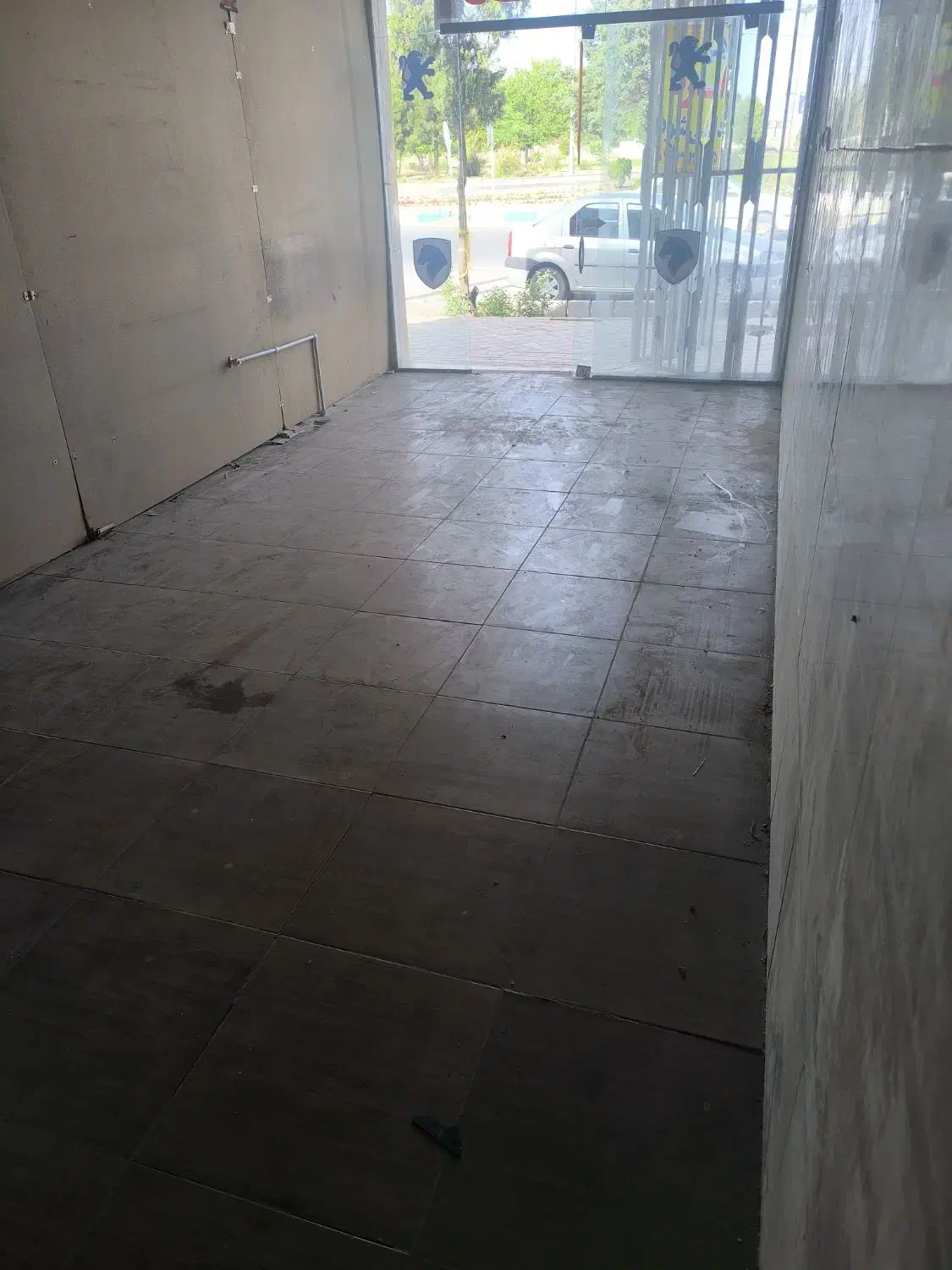 مغازه ۲۱متری بلوار امام رضا نرسیده چهارراه شهربابک|اجارهٔ مغازه و غرفه|سیرجان, |دیوار