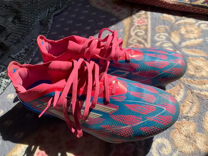 کفش فوتبال(استوک)+f50ابی صورتی سایز40|تجهیزات ورزشی|لامرد, |دیوار