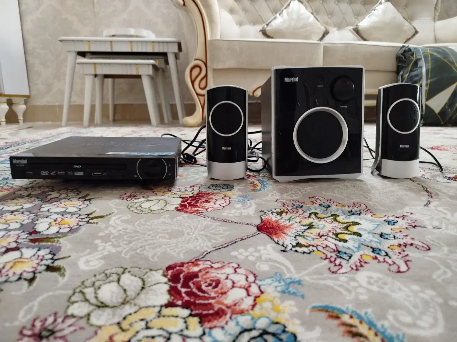 دی ویدی|پخش‌کننده DVD و ویدیو|رباط‌کریم, رباط‌کریم|دیوار