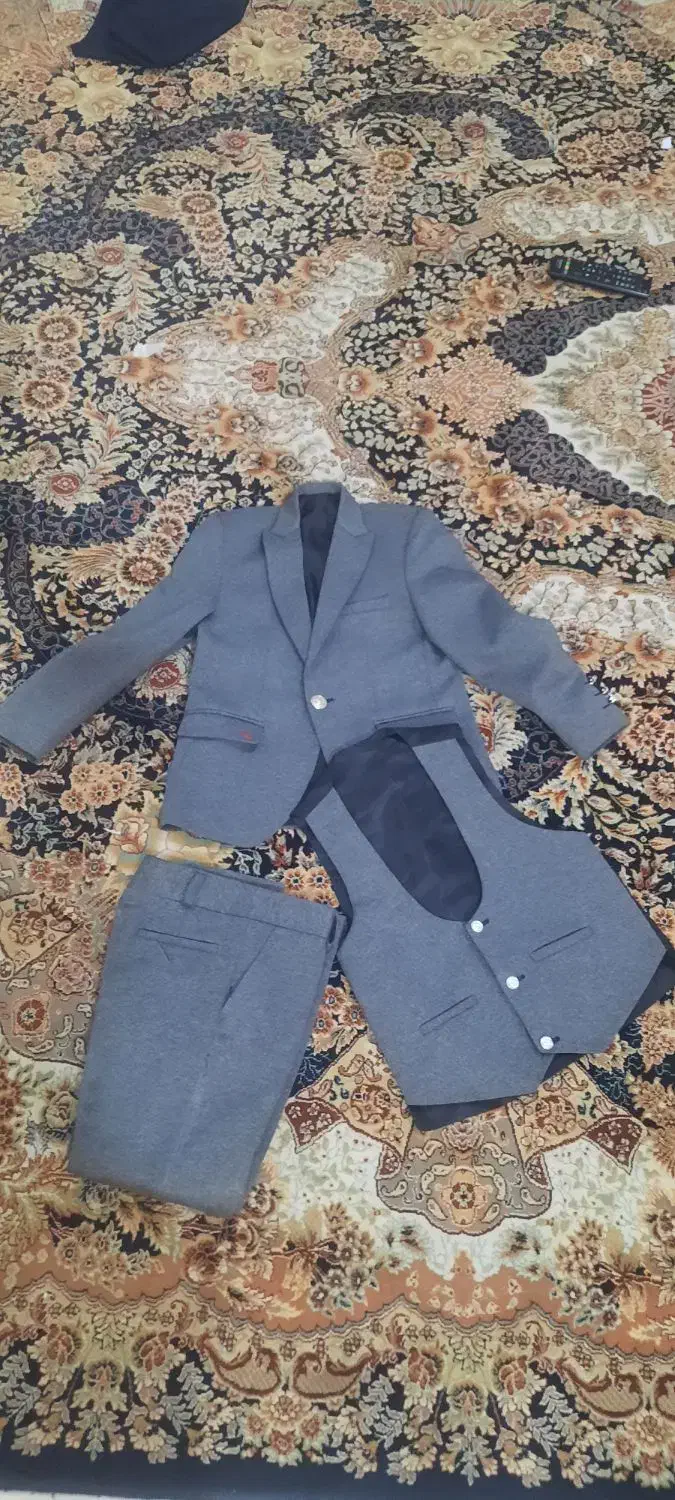 کت وشلوار|لباس|قدس, شهر‌قدس|دیوار