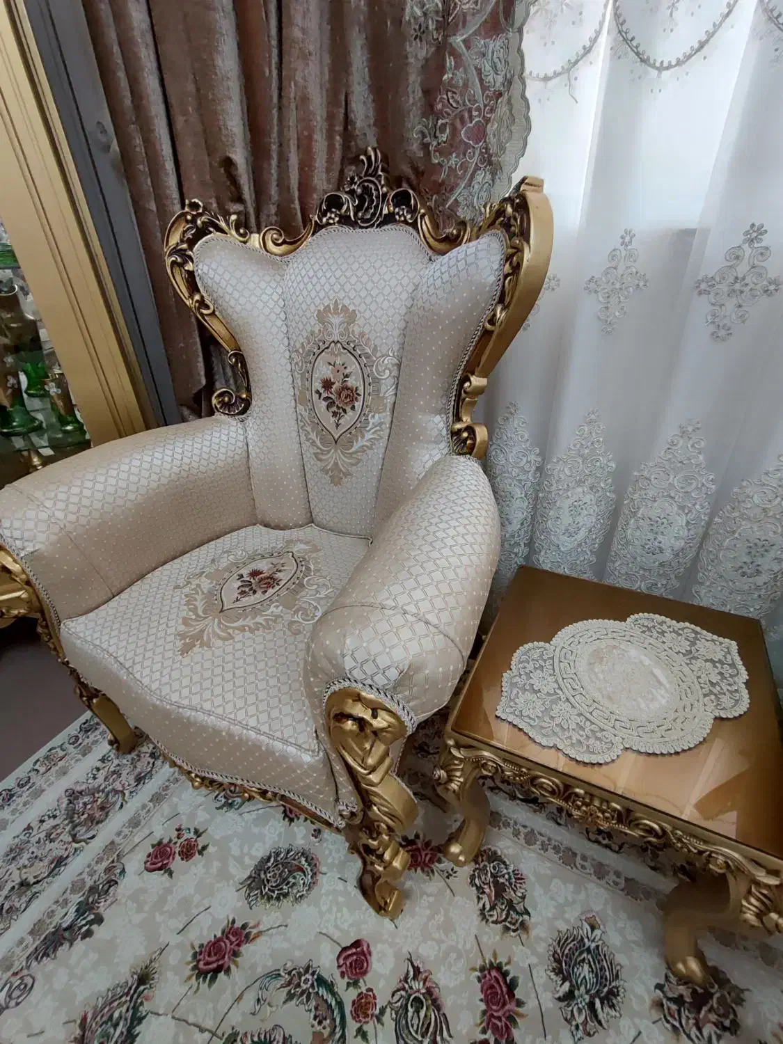 مبل سلطنتی نه نفره همراه با میز عسلی سه عدد|مبلمان خانگی و میز عسلی|اقبالیه, |دیوار