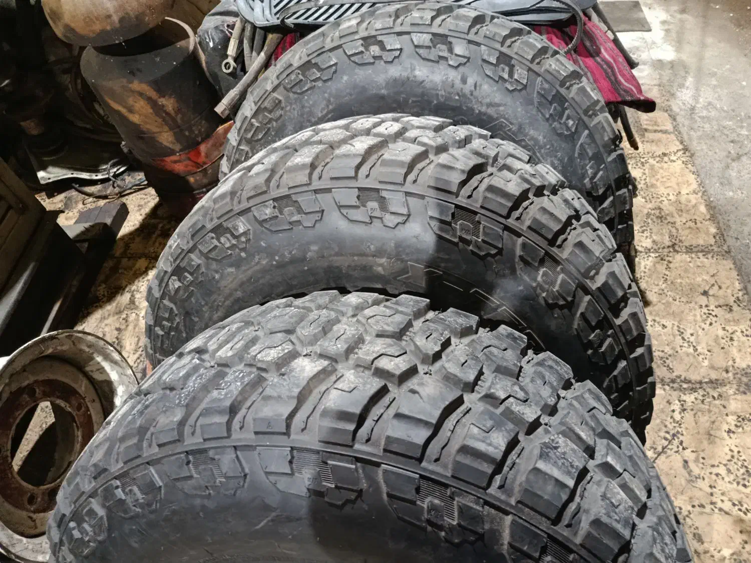 ۴حلقه لاستیک به همراه رینگ درحد صفر|قطعات یدکی و لوازم جانبی|رشت, حومه رشت|دیوار