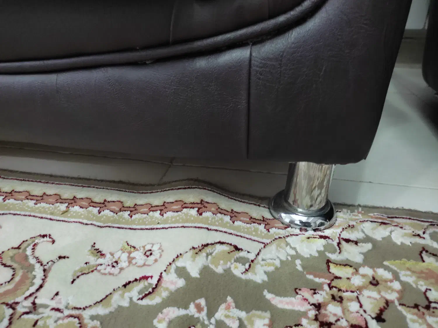 مبل پفکی چرم|مبلمان خانگی و میز عسلی|آبیک, |دیوار