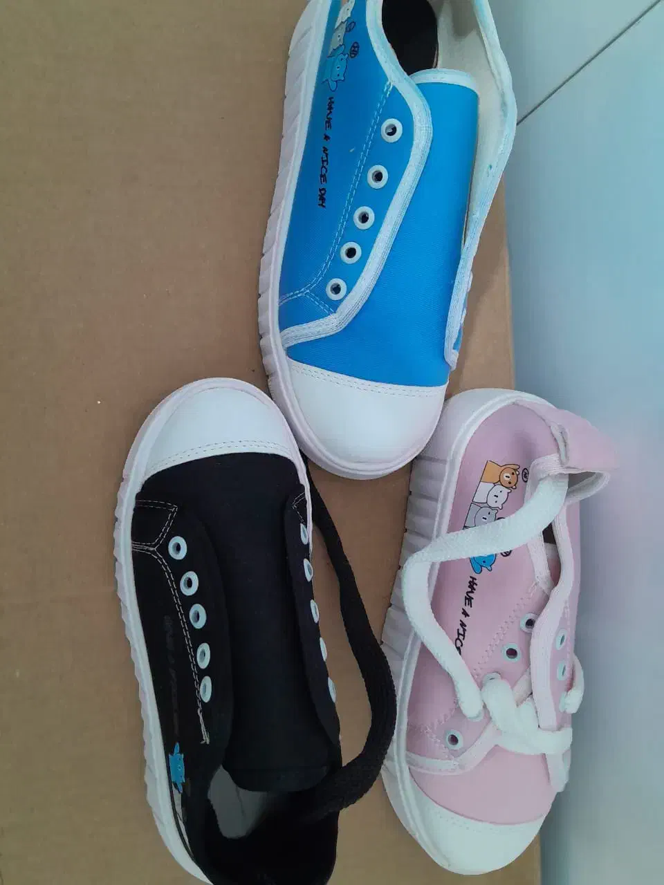 کفش|کیف، کفش، کمربند|شیراز, محراب|دیوار