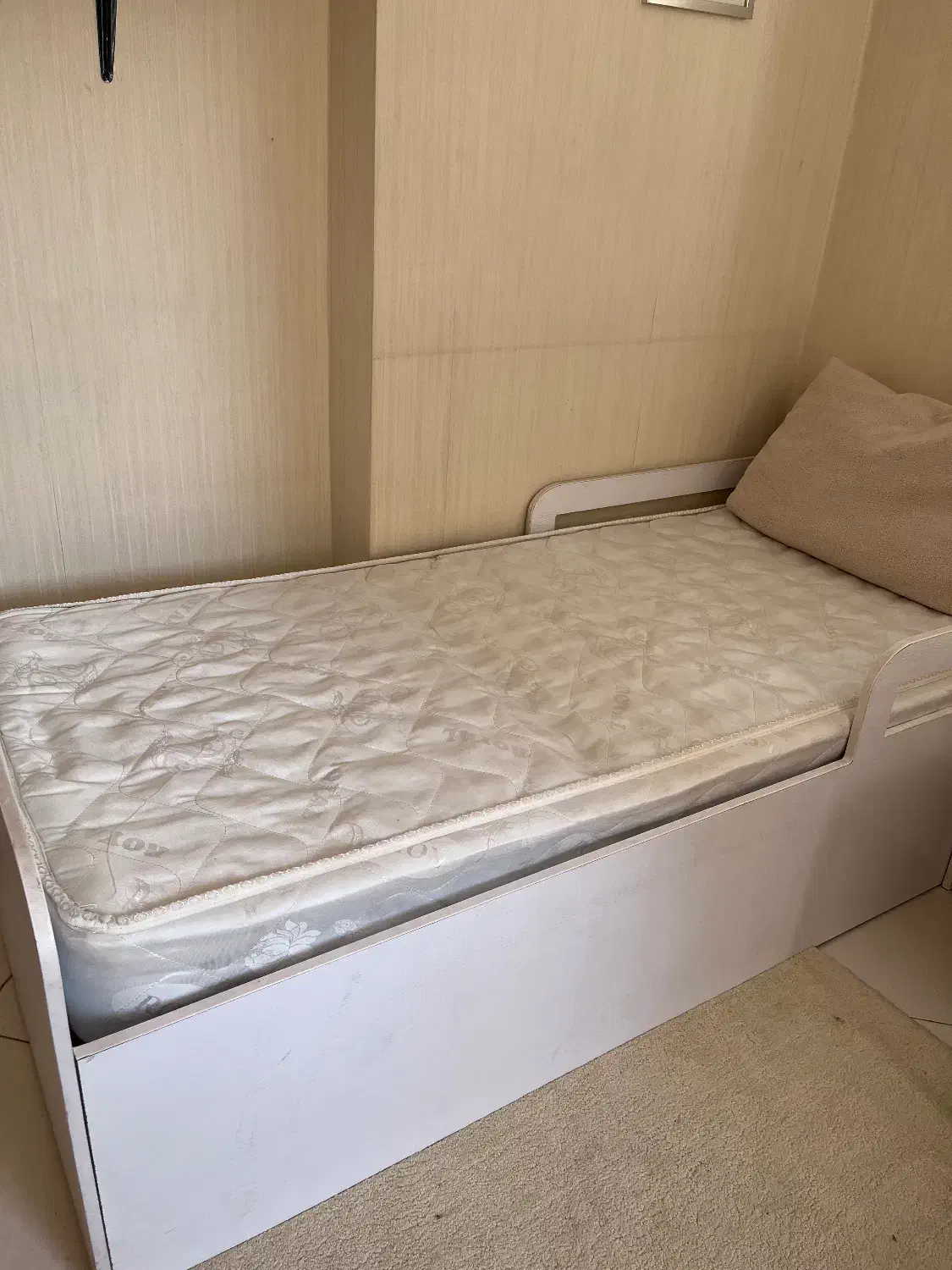 تخت یک نفره نوجوان با پا تختی کشو دار|تخت و سرویس خواب|سیرجان, |دیوار