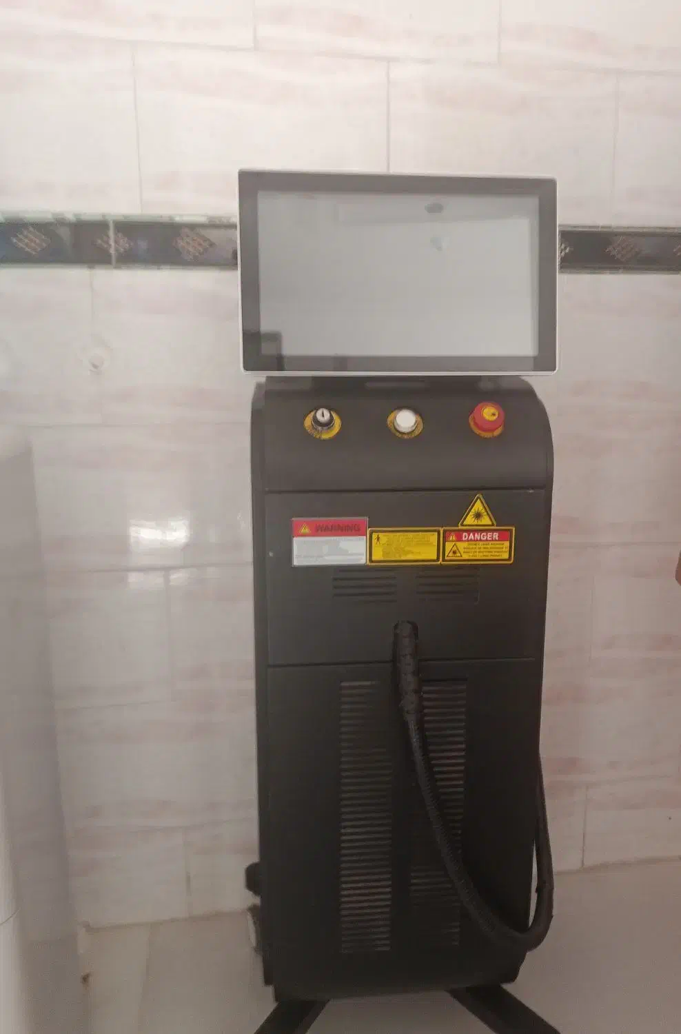 دستگاه لیزر موهای زائد سوپرانوتیتانیوم و مدیلایت 5|آرایشگاه و سالنهای زیبایی|داراب, |دیوار