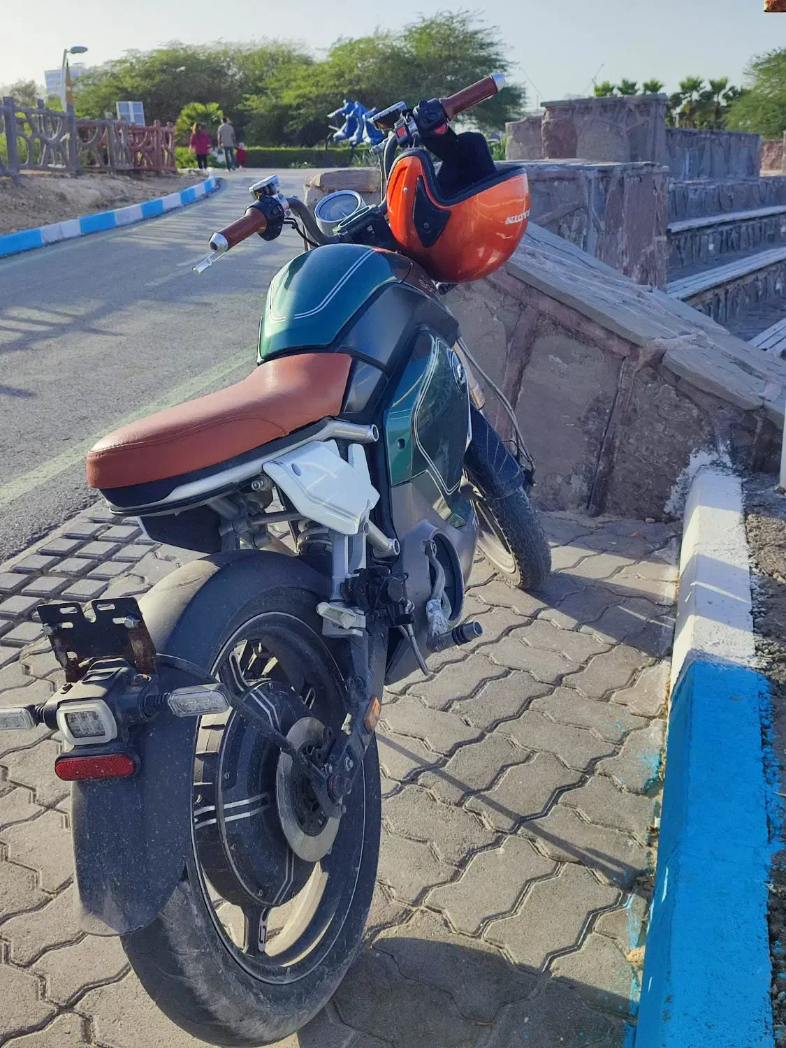 سوکو 402|موتورسیکلت|کیش, |دیوار