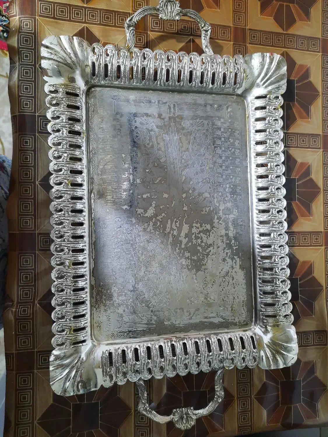 سینی قدیمی|کلکسیون اشیاء عتیقه|چمران, |دیوار