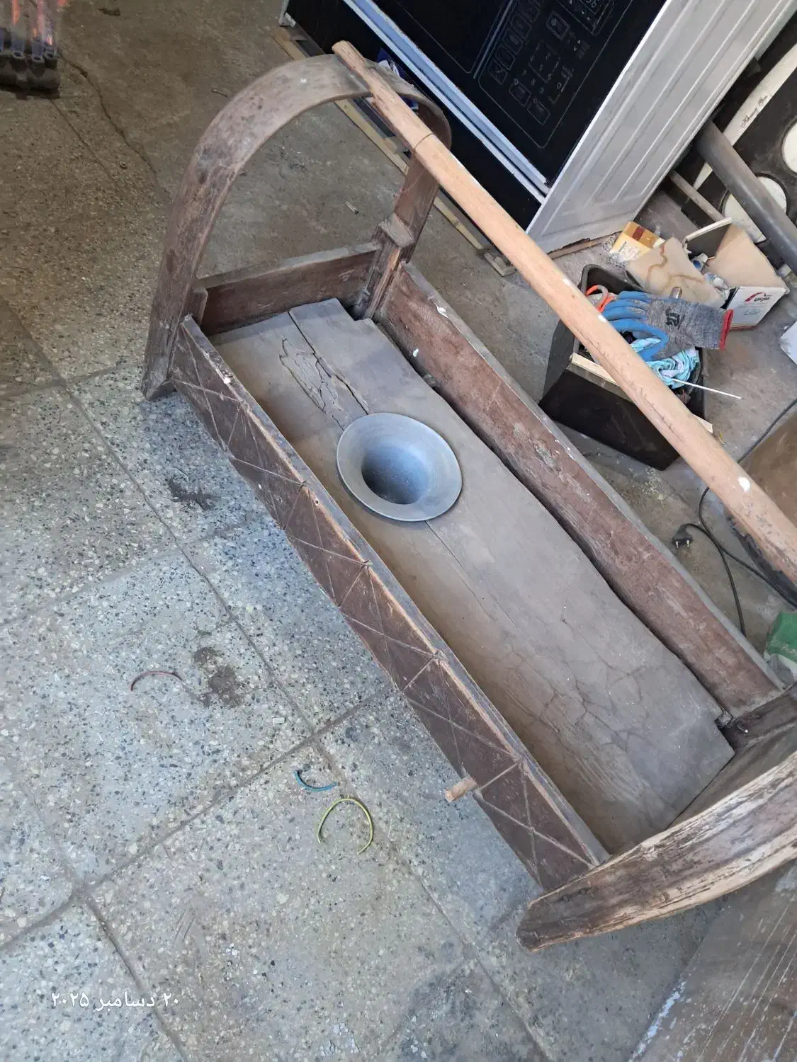 گهواره قدیمی یا گاهره|کلکسیون اشیاء عتیقه|نوشهر, |دیوار