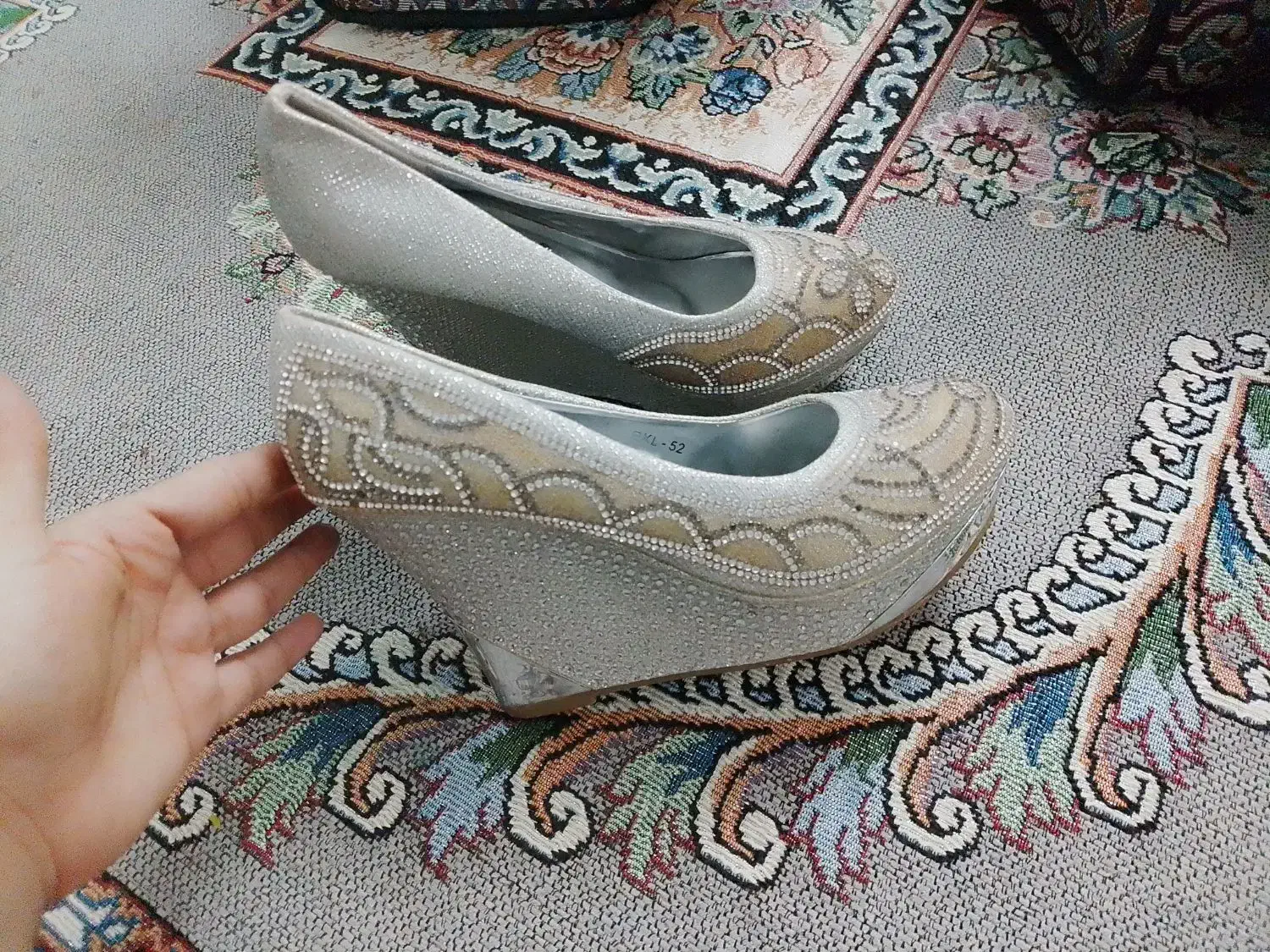 کفش مجلسی ۳۷یا۳۸میخوره|کیف، کفش، کمربند|قشم, |دیوار