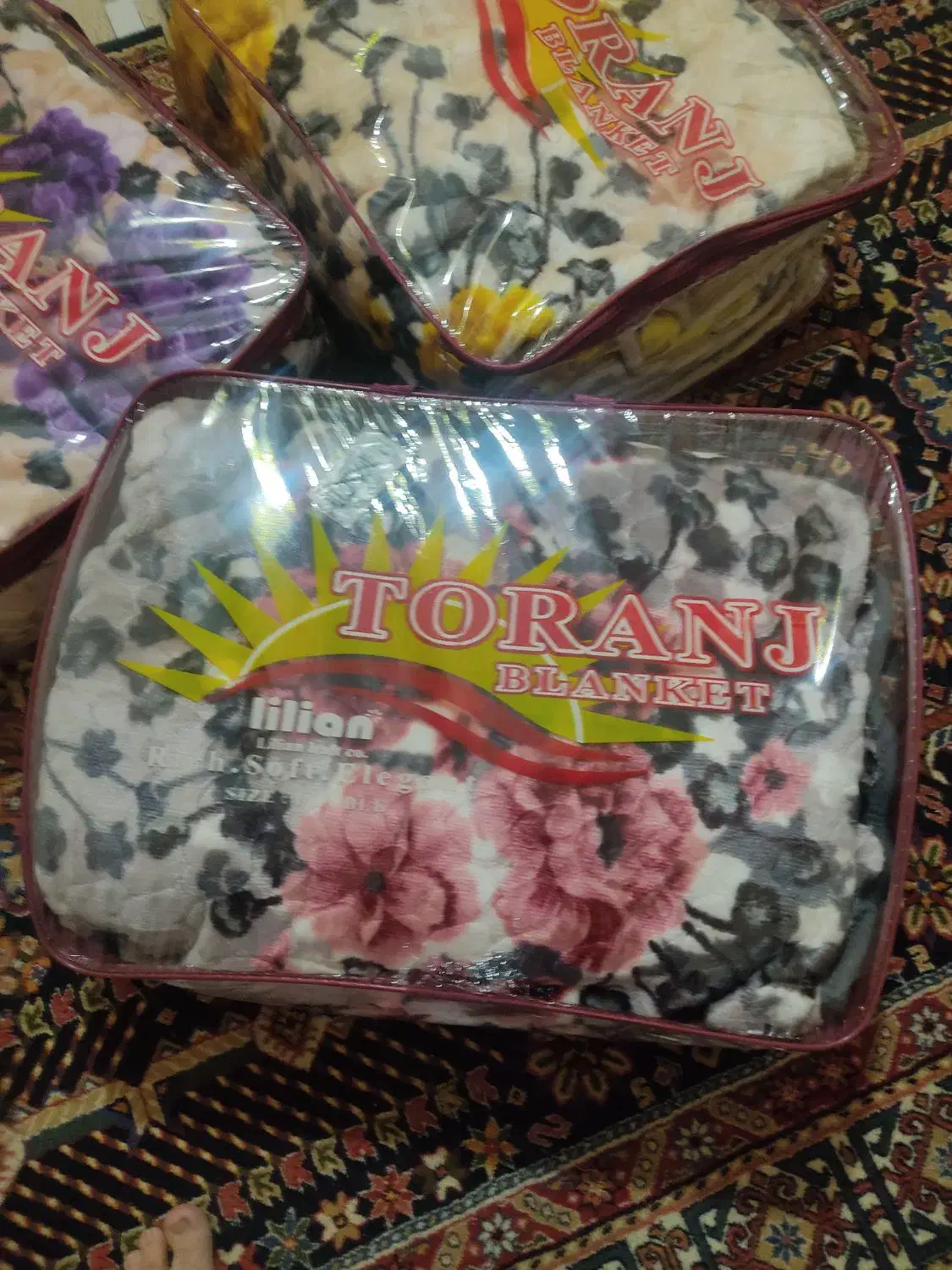 ۳عددپتوی دونفره|رختخواب، بالش، پتو|شاهین‌شهر, عطار|دیوار