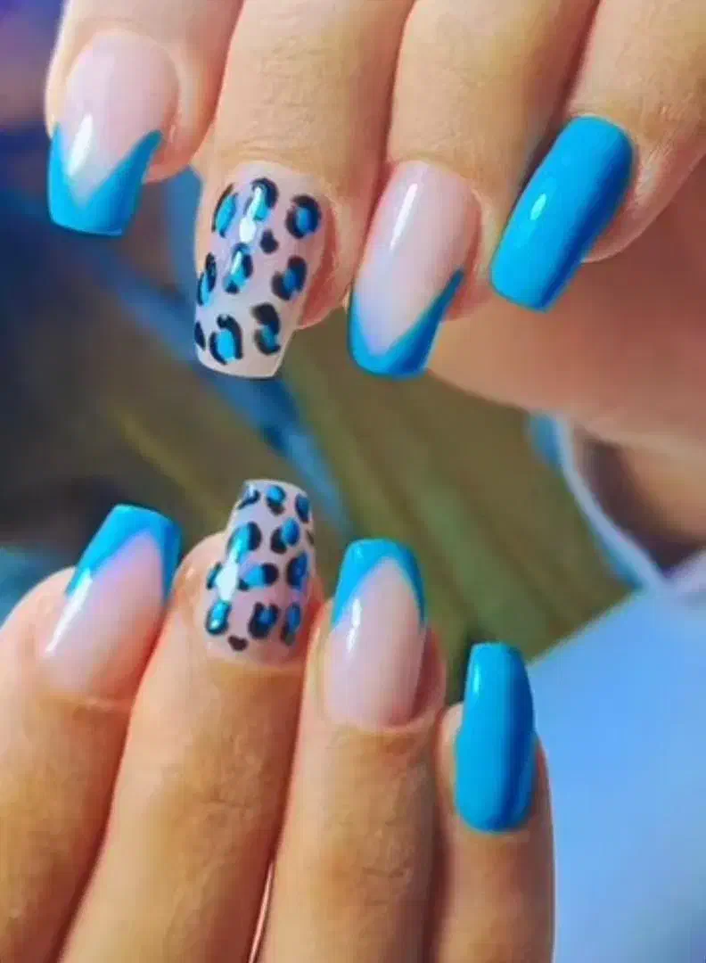 خدمات واموزش کاشت ناخن حرفه ای بانازلترین قیمت|خدمات آرایشگری و زیبایی|اصفهان, ملکشهر|دیوار