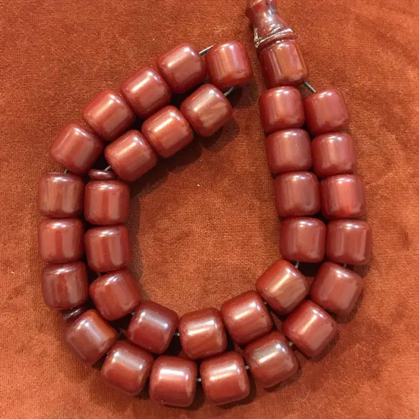 تسبیح کهربا شمش|کلکسیون اشیاء عتیقه|آمل, |دیوار