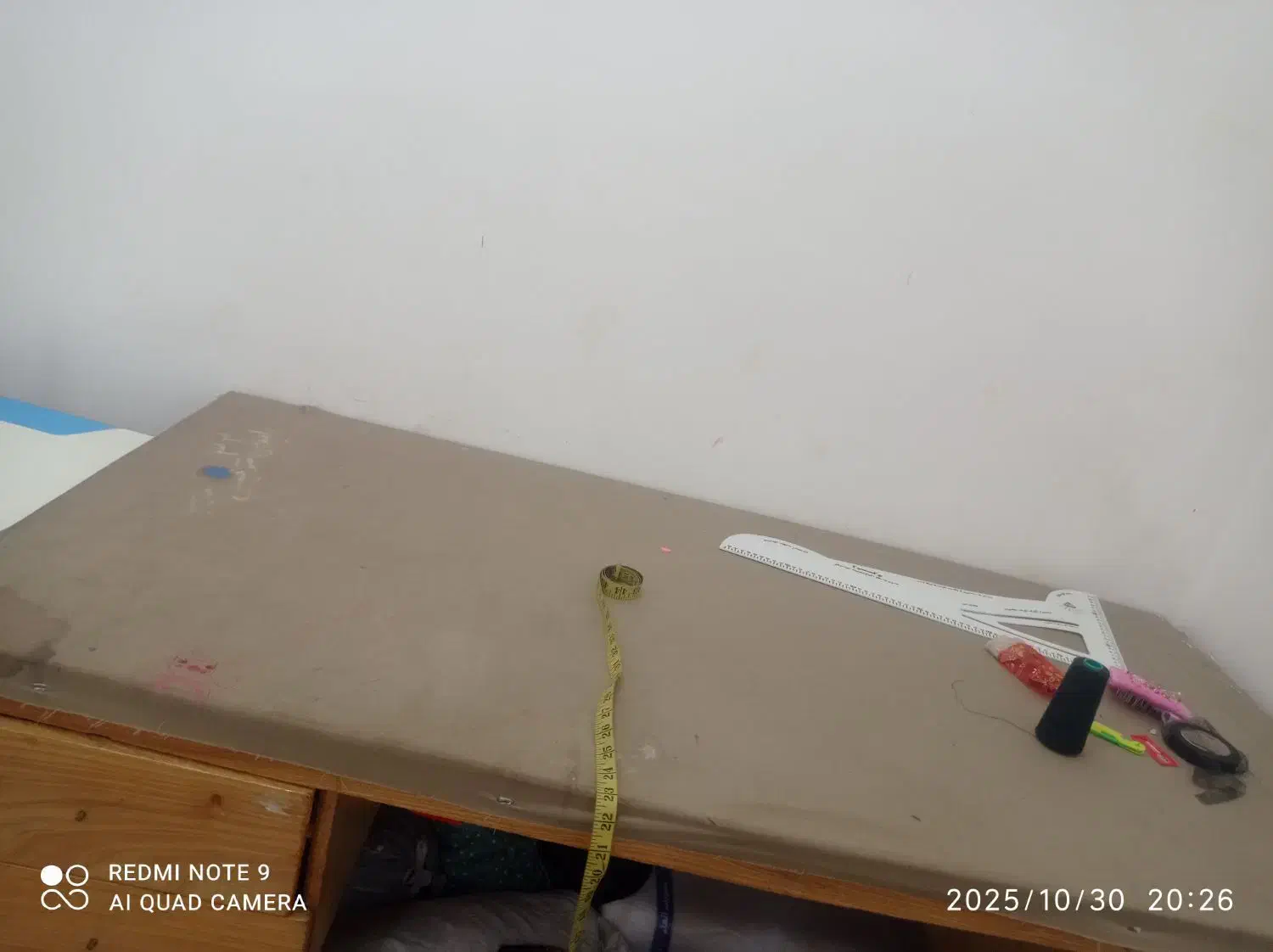 میز بزش خیاطی|لوازم خیاطی و بافتنی|آبدانان, |دیوار