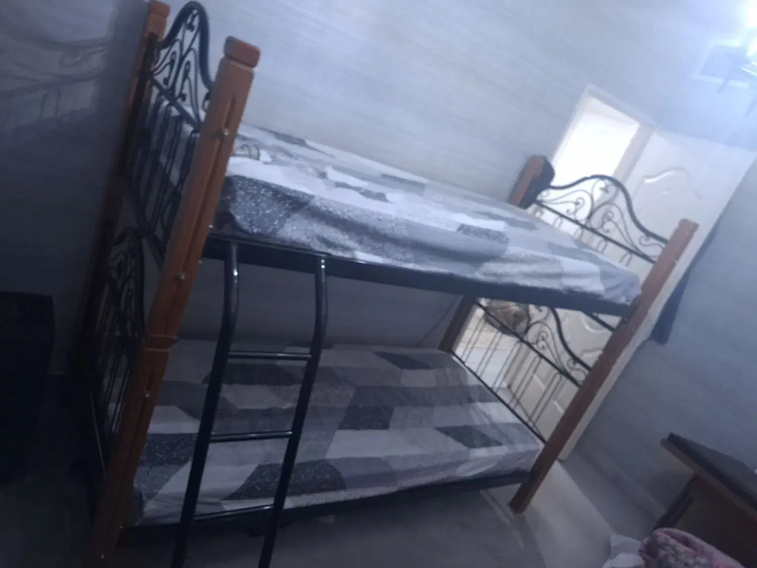 تخت|تخت و سرویس خواب|کرج, اصفهانی‌ها|دیوار